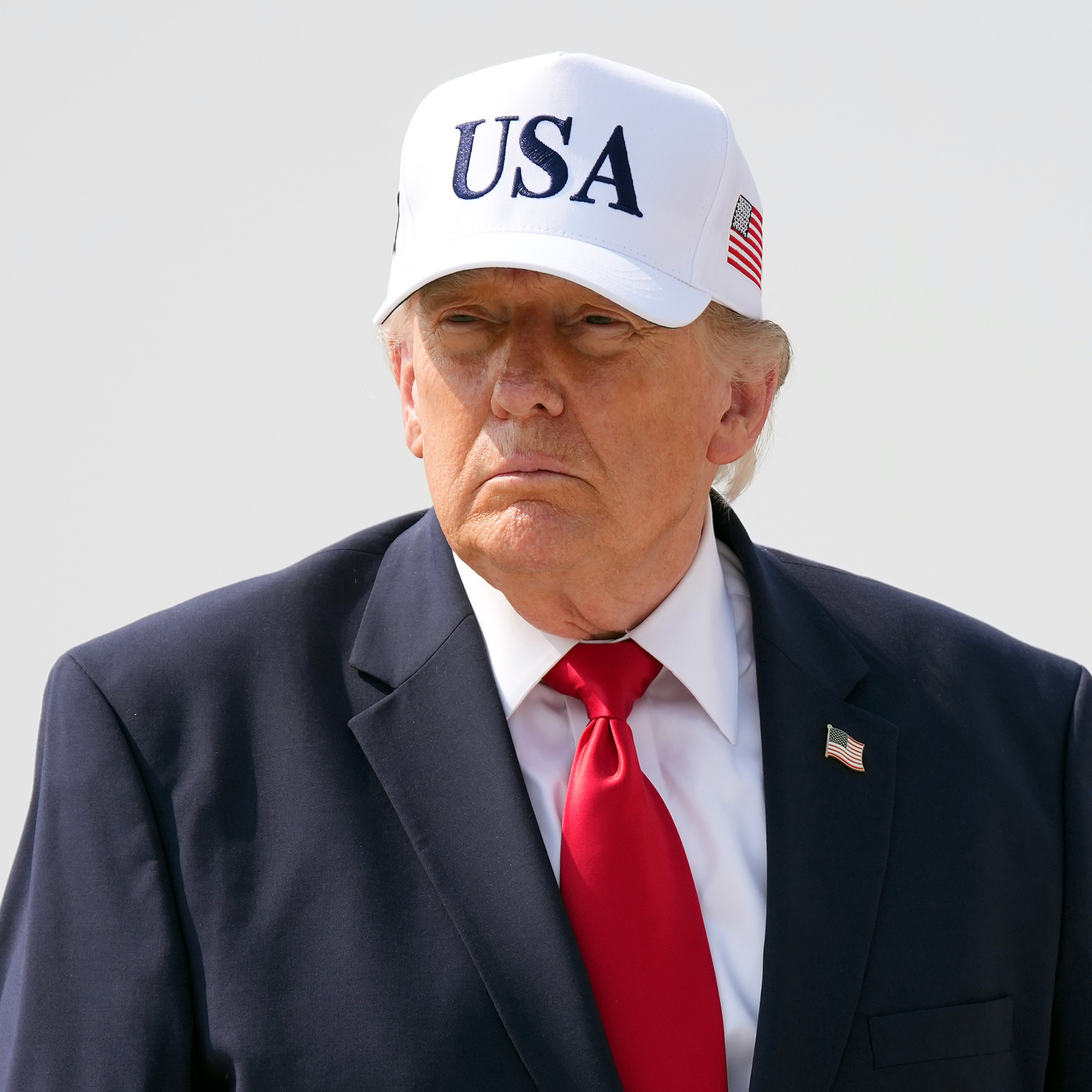 Cover art for the episode "Inside the revelations from Trump’s $2 billion financial disclosure" from Apple News In Conversation
